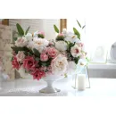 Цветочная композиция из искусственных цветов в вазе