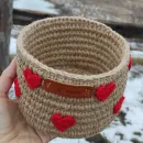 Корзина из джута с сердечками