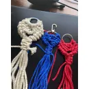 Брелок из красного шнура