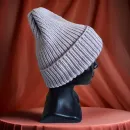 Женская вязаная шапка из мериносовой шерсти