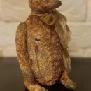 Медведь и цветы