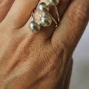 Кольцо из серебра с шариками размер 17.5-18