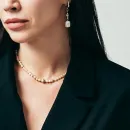 Чокер из натурального перламутра.