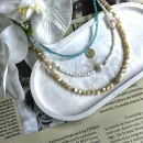 Чокер из натурального перламутра.