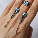 СЕРЬГИ И КОЛЬЦО ИЗ СЕРЕБРА С ТОПАЗОМ И ШПИНЕЛЬЮ Серьги и кольцо из серебра с топазом и шпинелью