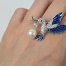 Брошь из серебра с пресноводным жемчугом "Птица"