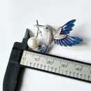 Брошь из серебра с пресноводным жемчугом "Птица"