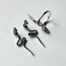 Серьги и кольцо из серебра с черной шпинелью "Змеи"