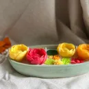 Свеча восковая в подсвечнике из гипса