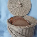 КОРЗИНКА ПЛЕТЕНАЯ С КРЫШКОЙ ИЗ БУМАЖНОЙ ЛОЗЫ Корзинка плетеная с крышкой из бумажной лозы
