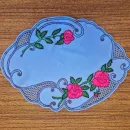 САЛФЕТКА "ТРИ РОЗЫ НА СИНЕМ" СОЗДАНА МЕТОДОМ ГИЛЬОШИРОВАНИЯ. РУЧНАЯ РАБОТА Салфетка "Три розы на синем" создана методом гильоширования. Ручная работа