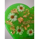 Декоративное сердце из эпоксидной смолы с травами