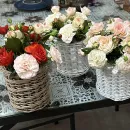 Корзина для цветов из бумажной лозы