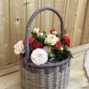 Корзина для цветов из бумажной лозы