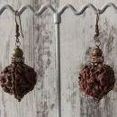 Серьги с рудракшей и унакитом