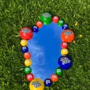 Фигурное зеркало в стиле M&M