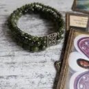 ТРОЙНОЙ БРАСЛЕТ ИЗ НЕФРИТА Тройной браслет из нефрита