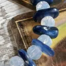 Браслет из опалита с кианитом