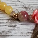 БРАСЛЕТ ИЗ КАЛЬЦИТА С ТУРМАЛИНОМ И КОРАЛЛОМ Браслет из кальцита с турмалином и кораллом