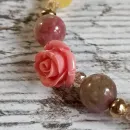 БРАСЛЕТ ИЗ КАЛЬЦИТА С ТУРМАЛИНОМ И КОРАЛЛОМ Браслет из кальцита с турмалином и кораллом