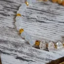 Браслет с кальцитом, опалитом и хрусталем