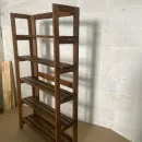 СТЕЛЛАЖ РАСКЛАДНОЙ ИЗ МАССИВА ЛИСТВЕННИЦЫ АНГАРСКОЙ 1500Х800Х280. Стеллаж раскладной из массива лиственницы ангарской 1500х800х280.