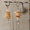 Серьги ассиметричные с ракушками и белым ониксом