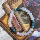 Браслет из опалита с дюмортьеритом