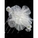 Заколка для волос ручной работы "Яблоневый цвет" белый. С подвесками.