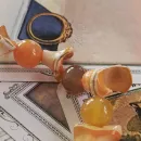 Браслет из агата и ракушек