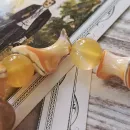 Браслет из агата и ракушек