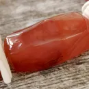 БРАСЛЕТ С АГАТОМ ИЗ СЕРДОЛИКА И РАКУШЕК Браслет с агатом из сердолика и ракушек