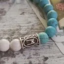 Браслет из бирюзы и кахолонга с рунами