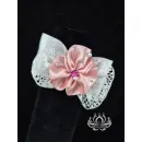Резинка для волос ручной работы "Бант с цветком" белый. Единственный экземпляр. Цветы Канзаши на волосы Ваши.