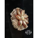 Изысканный цветок из атласных лент ручной работы — аксессуар для волос с заколкой-автоматом. Выполнен в нейтральных тонах с использованием золотистых, кремовых и терракотовых оттенков, украшен сверкающим кабошономИзысканный цветок из атласных лент ручной работы — аксессуар для волос с заколкой-автоматом. Выполнен в нейтральных тонах с использованием золотистых, кремовых и терракотовых оттенков, украшен сверкающим кабошоном