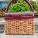 Сумочка из бумажной лозы и кожи