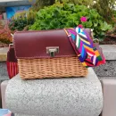 Сумочка из бумажной лозы и кожи