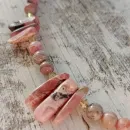 Чокер с родохрозитом