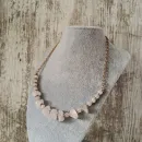 Колье с розовым кварцем