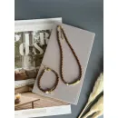 Чокер из и жемчуга майорка цвета шоколад, золотой металлической вставкой и розовой жемчужиной