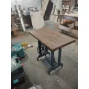 Стол деревянный из массива сосны на чугунном подстолье