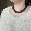 Многорядное колье из граната в ювелирной огранке.