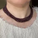 Многорядное колье из граната в ювелирной огранке.