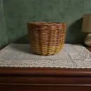 Плетеное кашпо из бумажной лозы