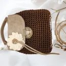 Сумка из полиэфирного шнура, дно и ремень из натуральной кожи, клапан кожа велюр с декоративным цветком