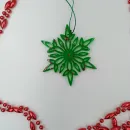 Снежинка на ёлку красно-зелёная