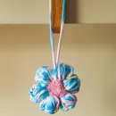 Цветок вязанный, цветной