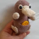 Вязаная игрушка Нюхлер