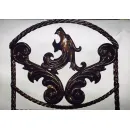 Трон из металлической проволоки