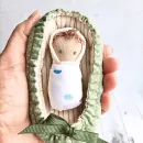 крошка в ладошке ручная работа